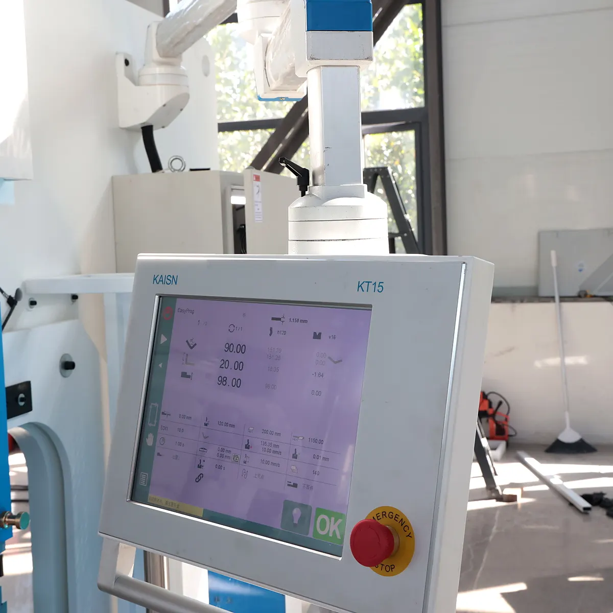 لوحة تحكم CNC