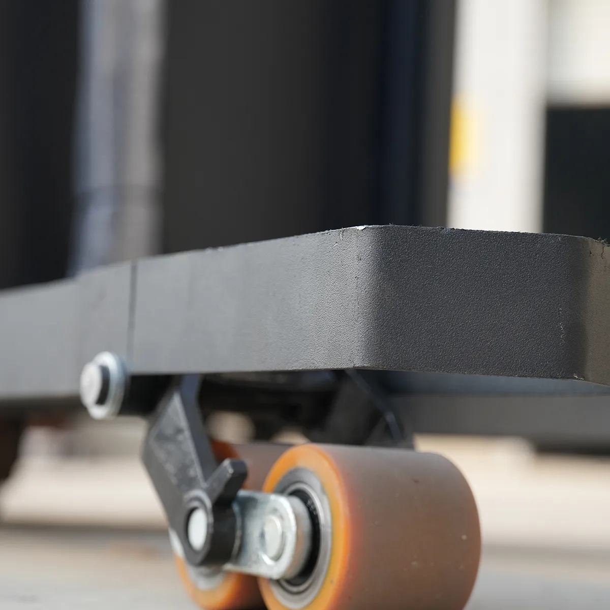 2-ton double-lift, stand-on forklift – Detail view – Load wheel 2