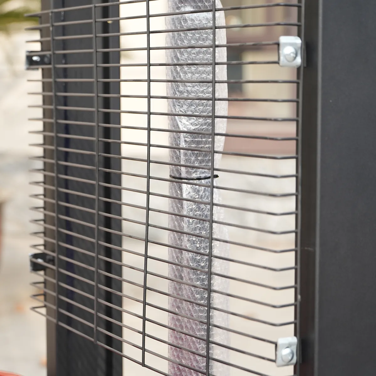 2-Ton Stand-Drive Stacker with Dual Lifting – Detail View: Mast Guard Net