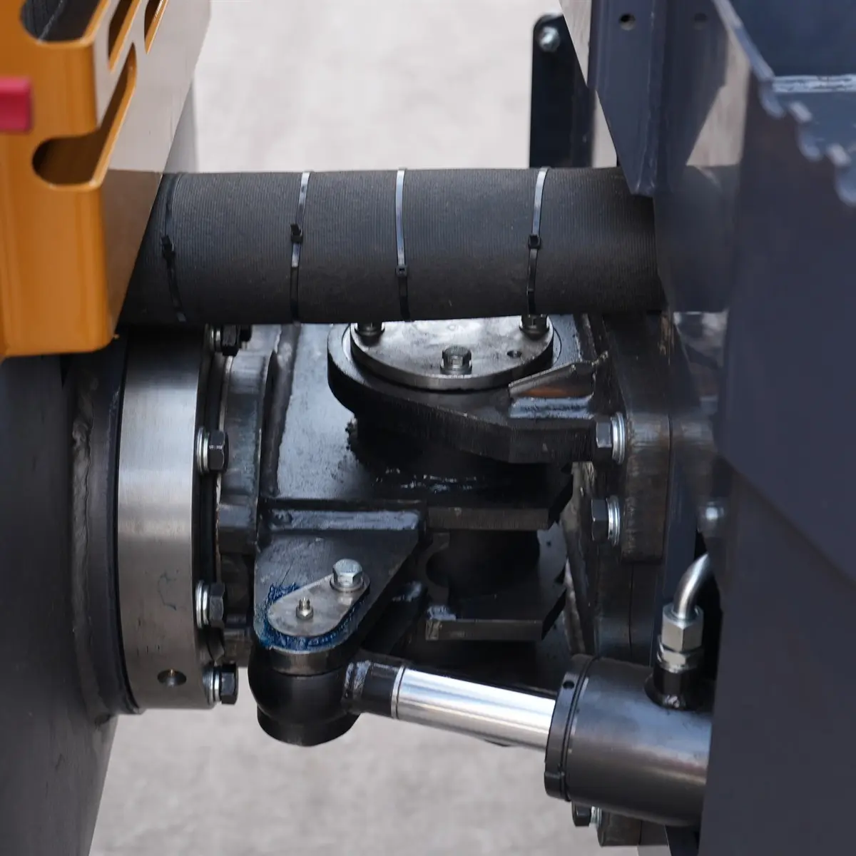3.0T Road Roller – Details – 03 – Radiator Hood