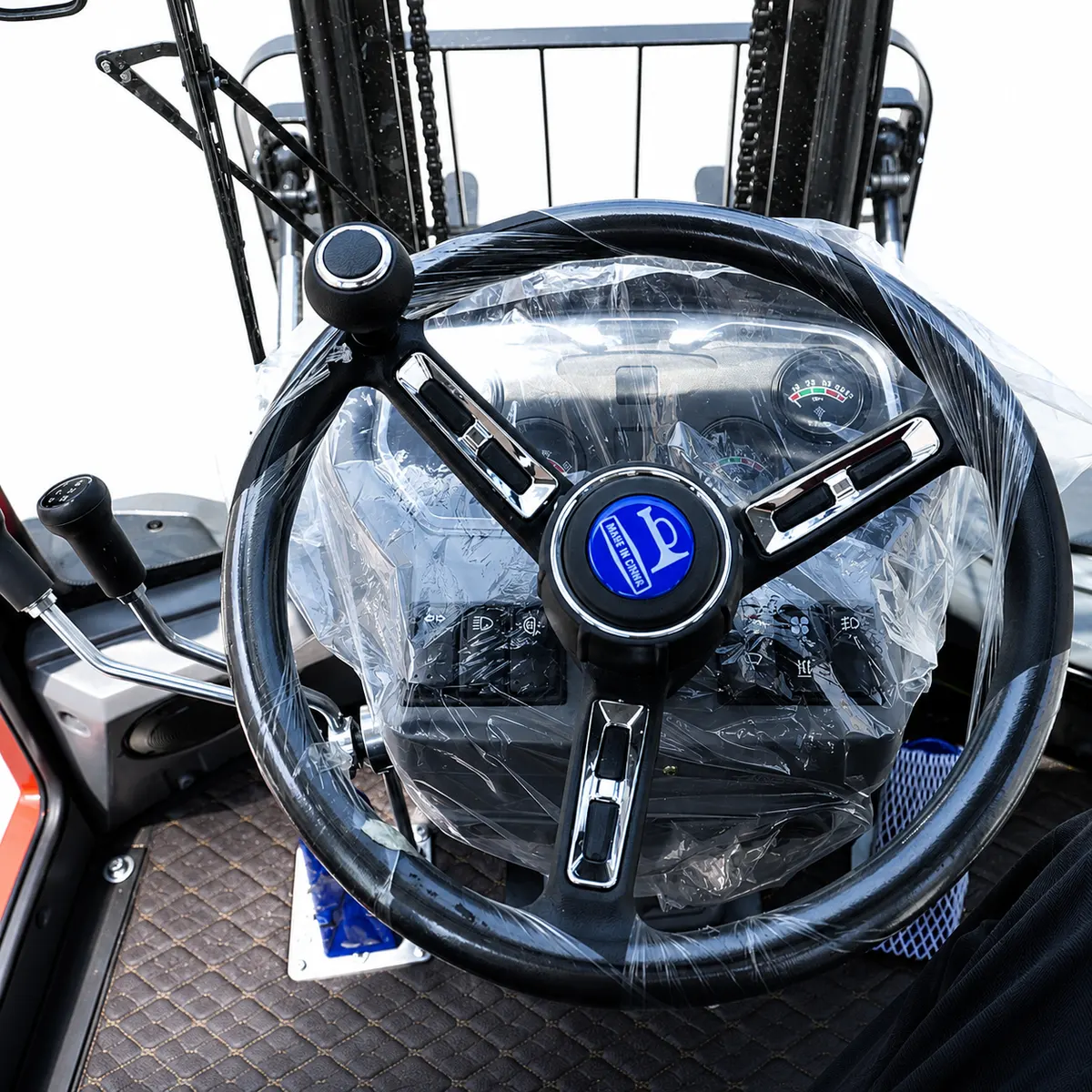 Detalles de la carretilla elevadora todoterreno articulada de 3,5 toneladas-Volante y panel de instrumentos