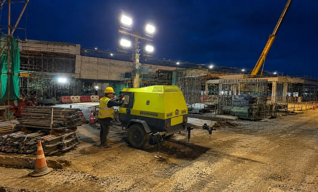 Emergency Repair of Urban Roads at Night
