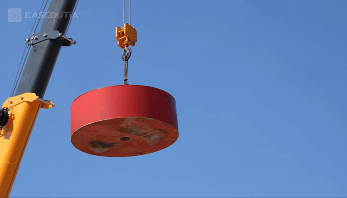 The winch reels the wire rope in and out to adjust the hook, helping position loads at the required height.