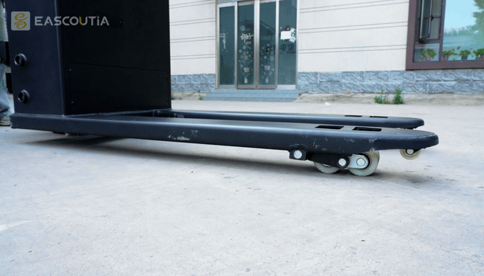 Electric lifting raises and lowers both forks together, with a maximum fork lift height of 200mm.