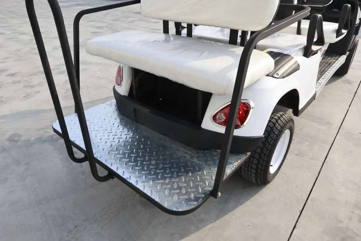 A8_2_White_Standard Configuration_Rear Seat_1767678888846