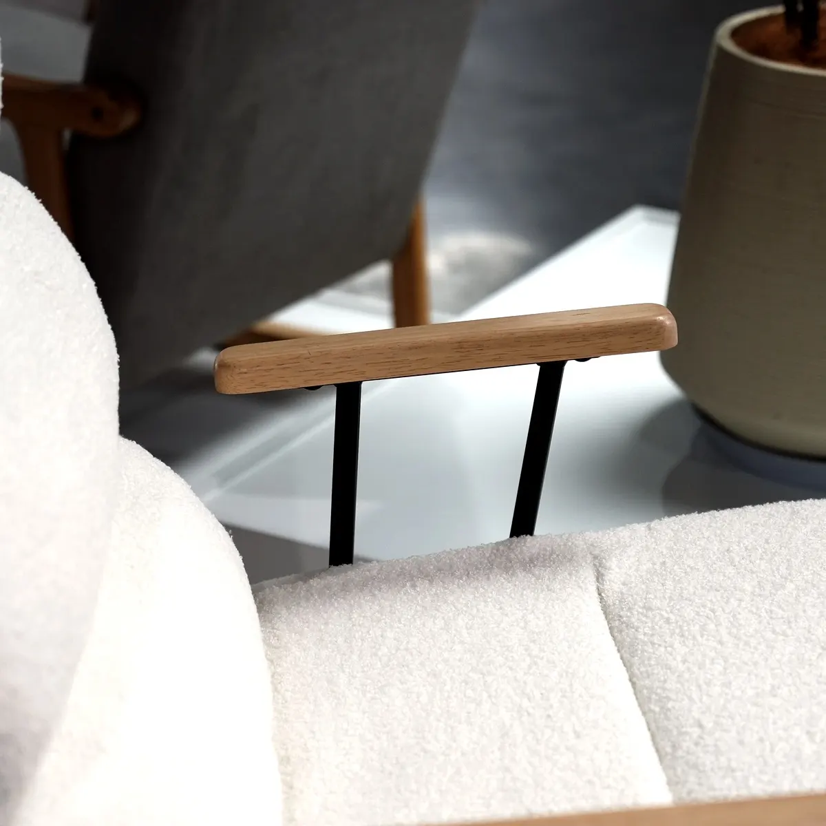 Armrest And Frame Connection