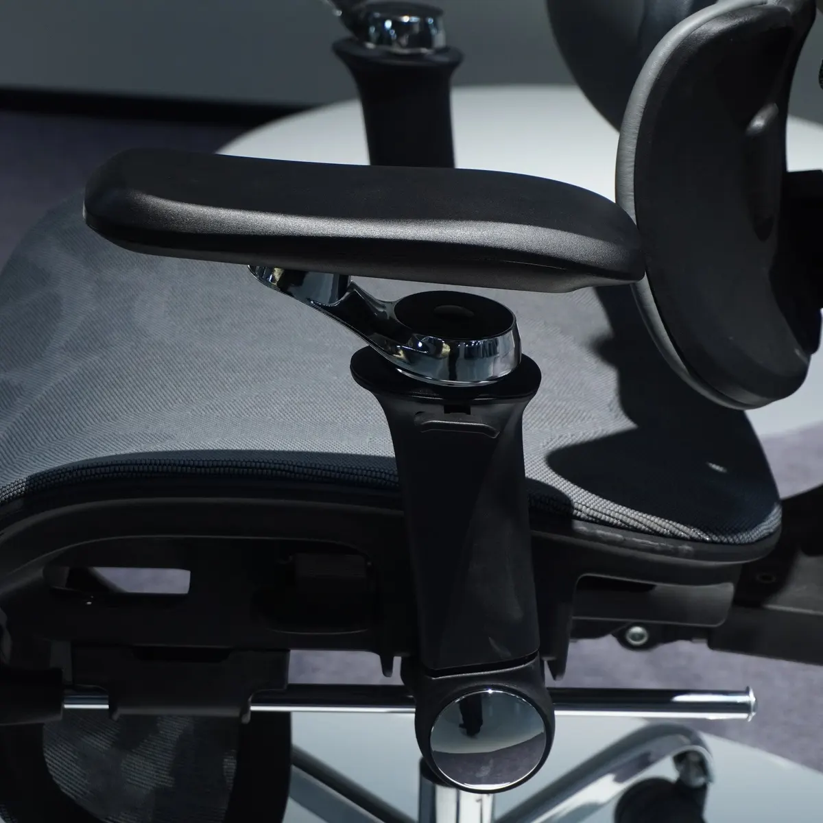 Armrest And Seat Cushion Adjustment Detail