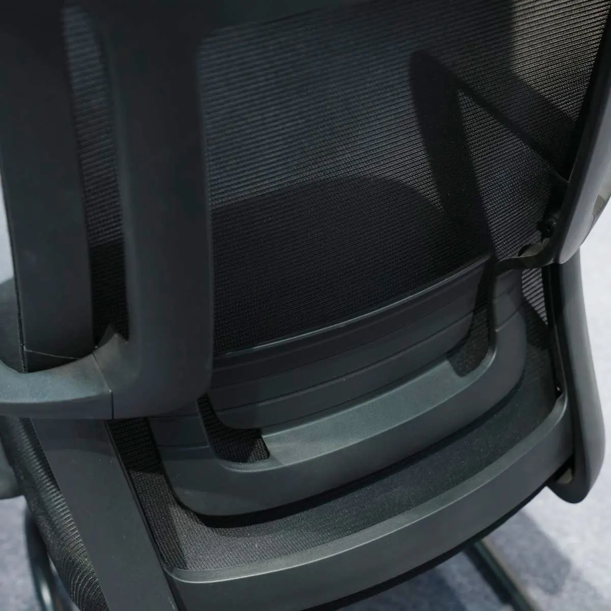 Detail dukungan lebih rendah sandaran