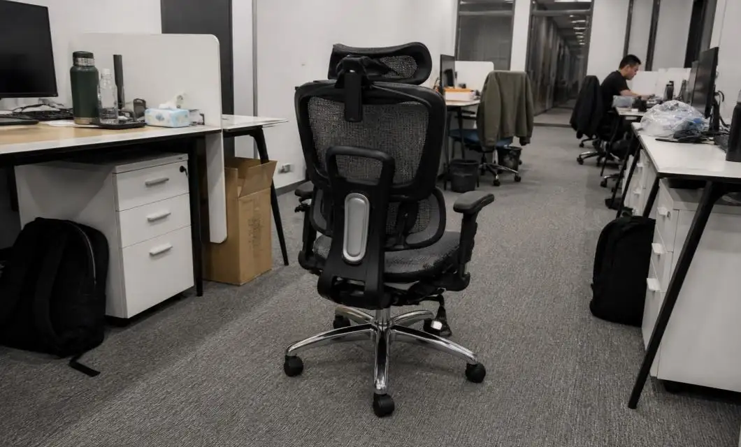 Black chair for active work rows