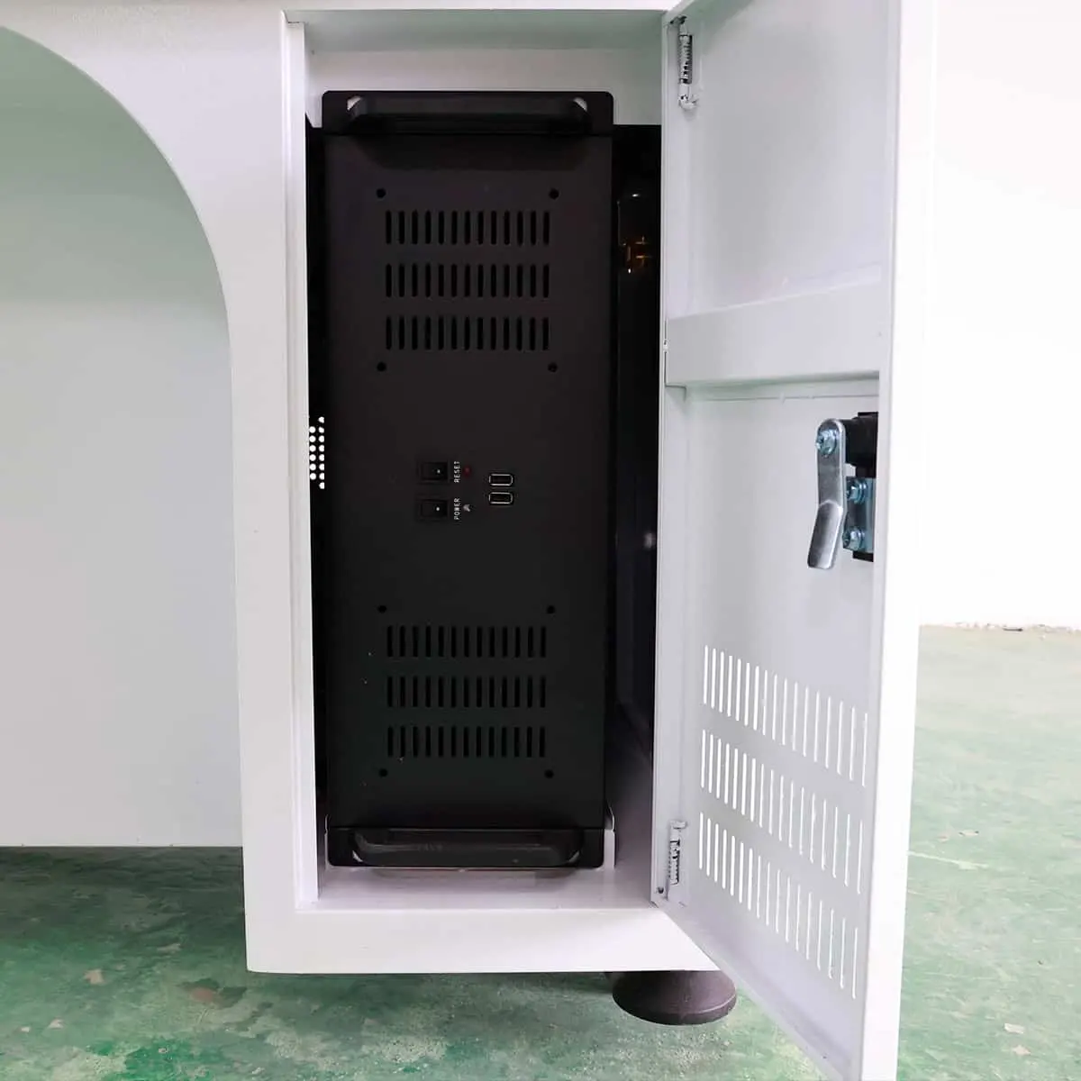 Built-in Host Compartment