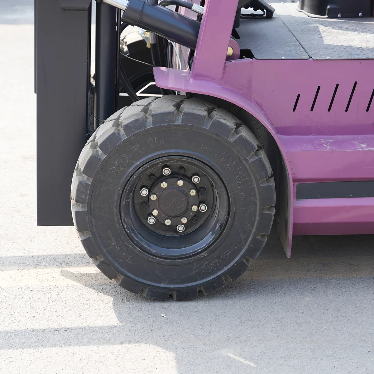 CPD-30—Purple—Detail View—Front Wheel