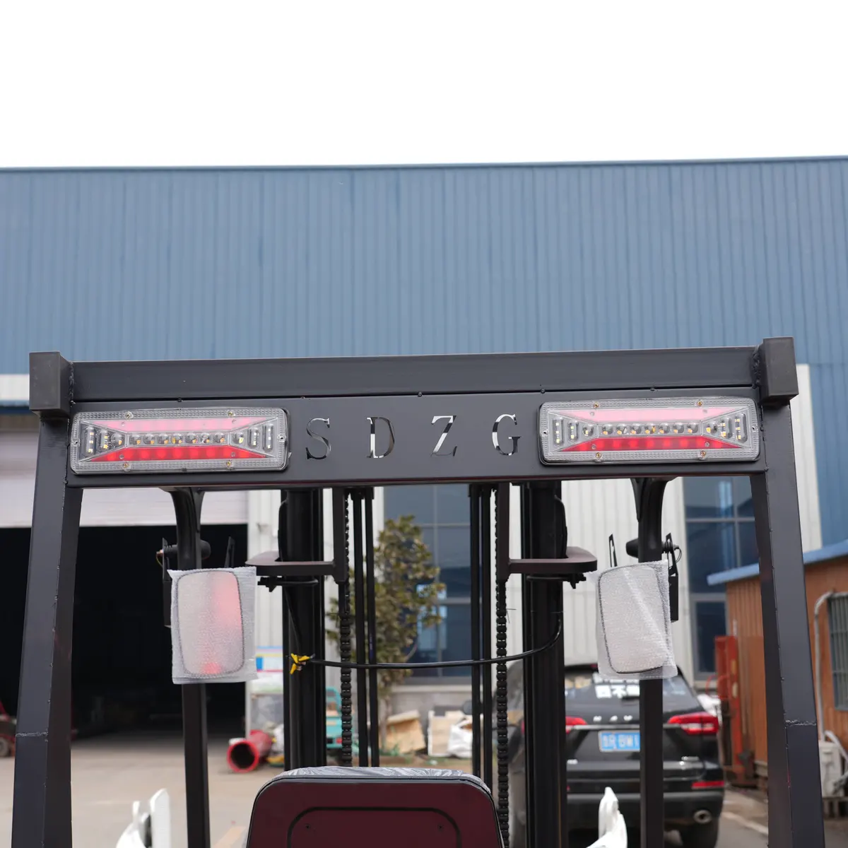 CPD-30 Clamp – Detail View – Roof-Mounted Lighting Fixture