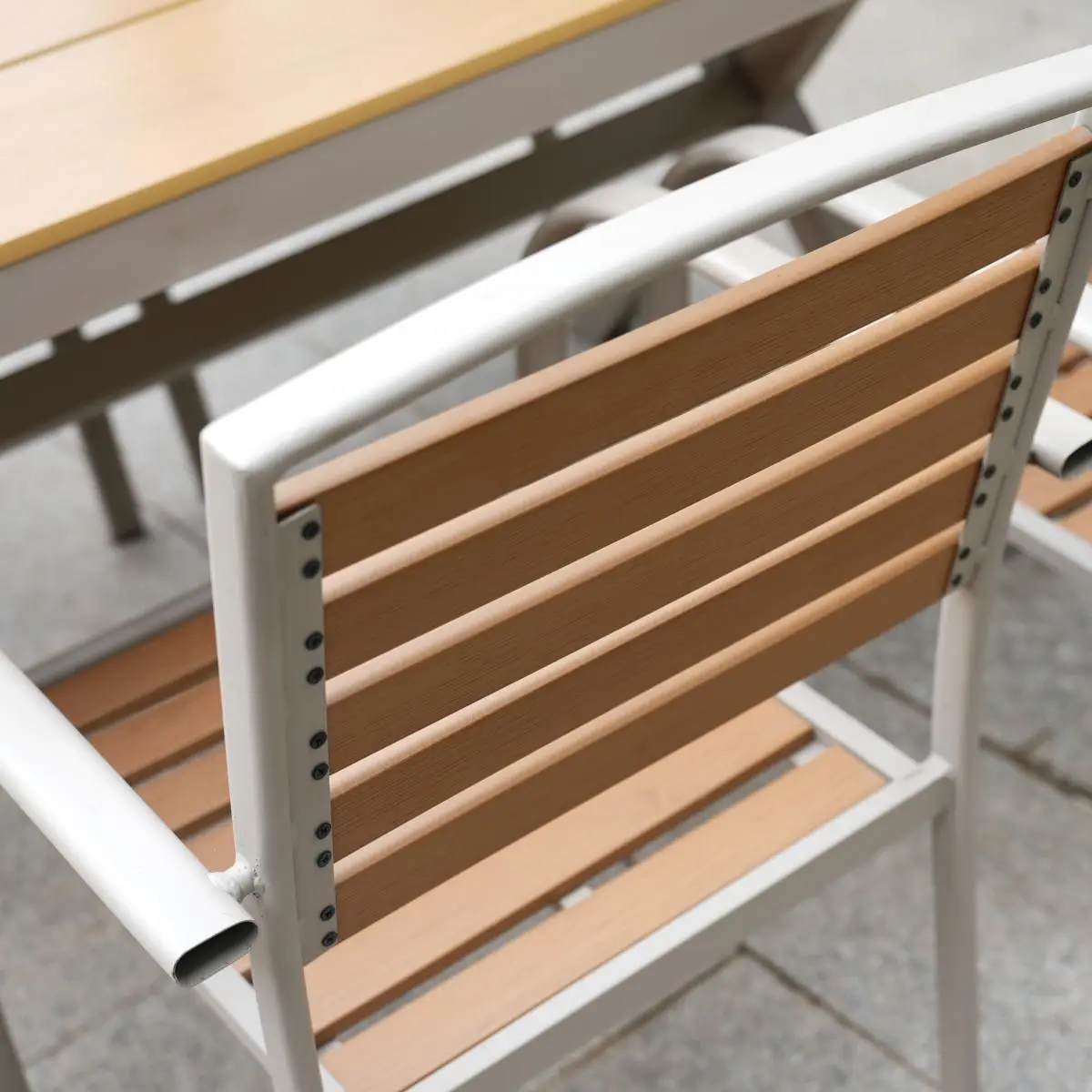 Sedia-Schienale-Posteriore-Legno-Plastica-Dettaglio