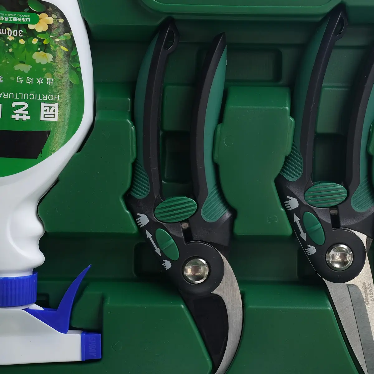 Curved-Blade Pruning Shear