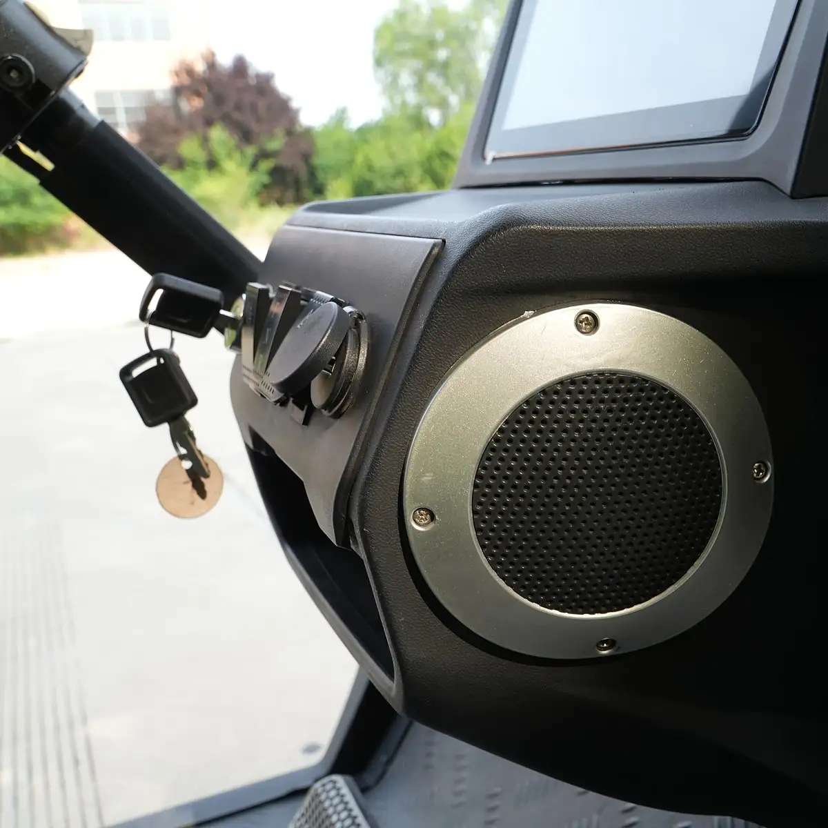 Dashboard Speaker
