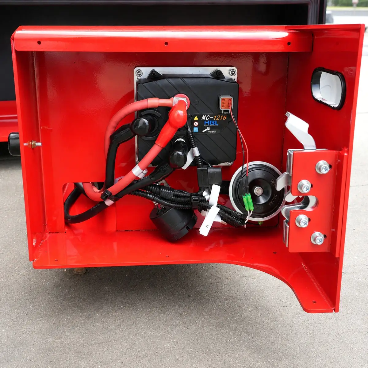Drive Controller and Horn Compartment