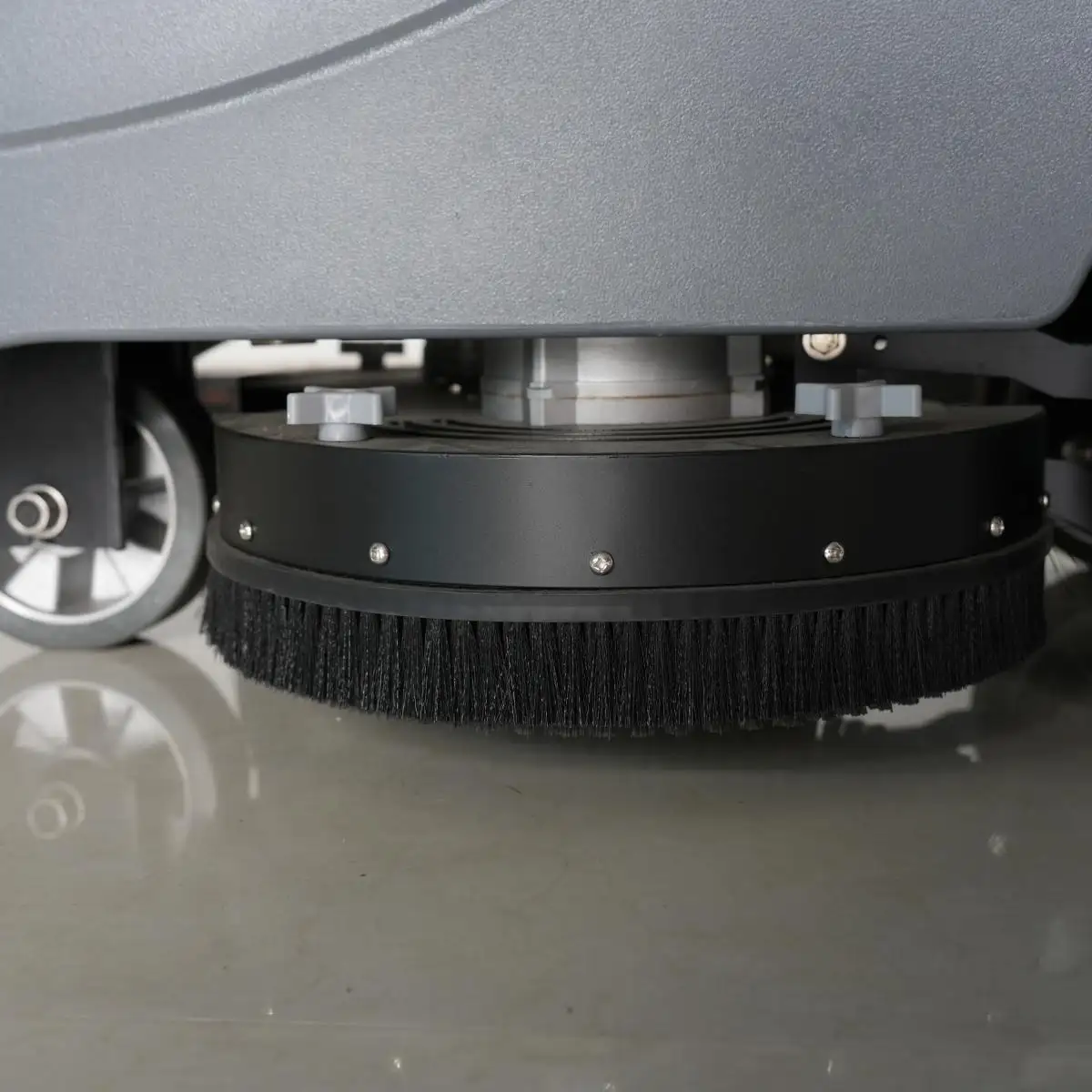 Dual-Cleaning-Brush-Deck