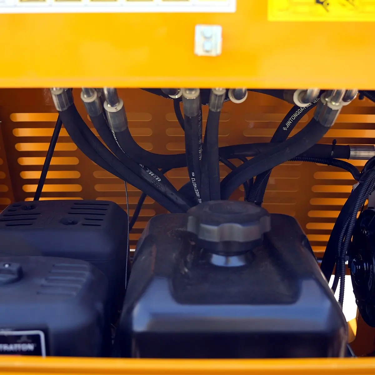 Engine-Fuel-Tank