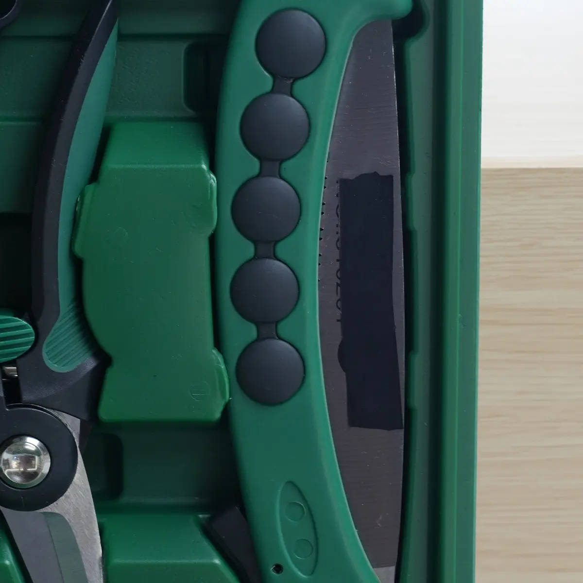 Folding Saw Grip