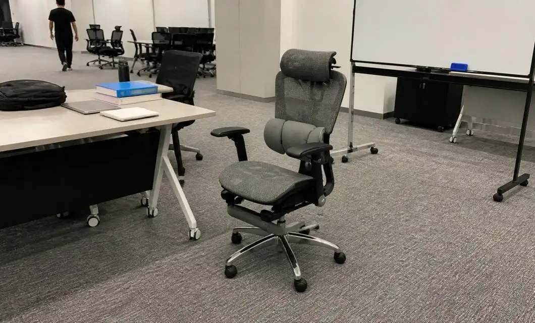 Footrest comfort for training rooms