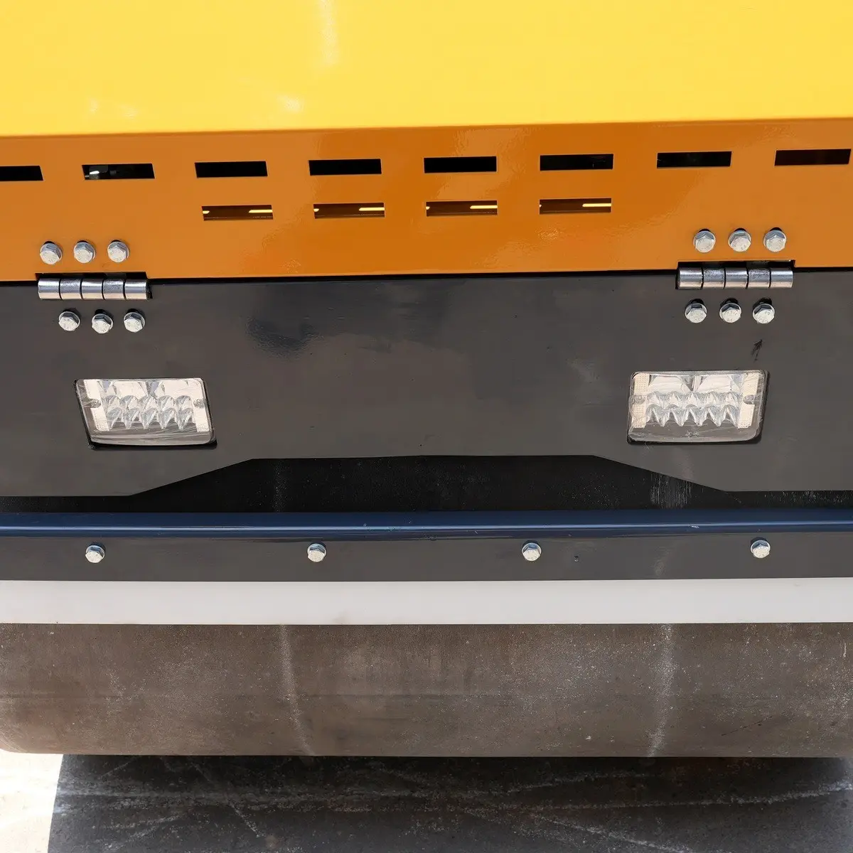 Front-Hood-Lights-And-Scraper