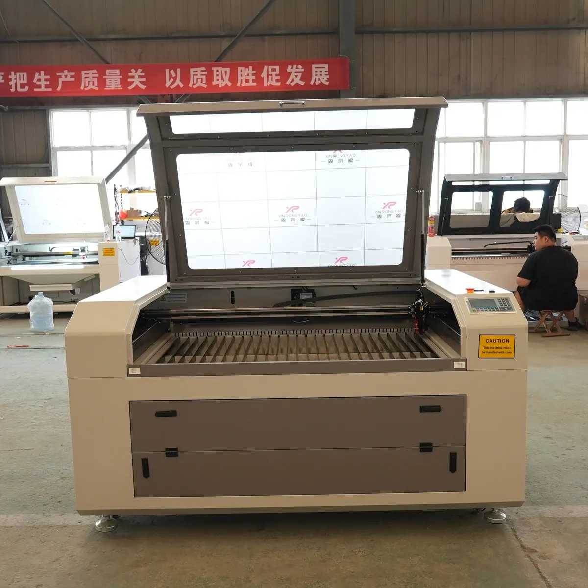 GE-1390 – Real-life shot from multiple angles – Front view