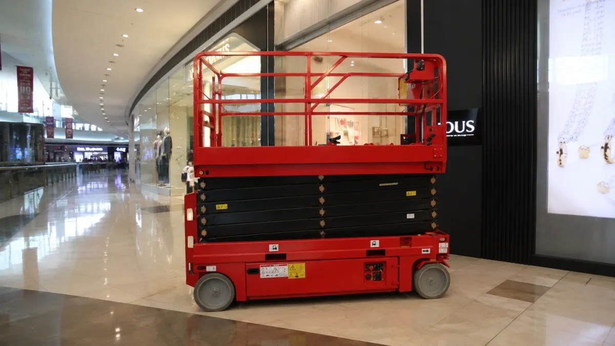 Shopping mall indoor maintenance site