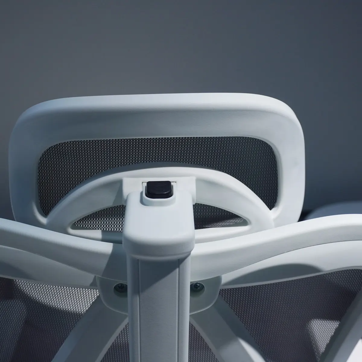 Headrest Rear Bracket Detail