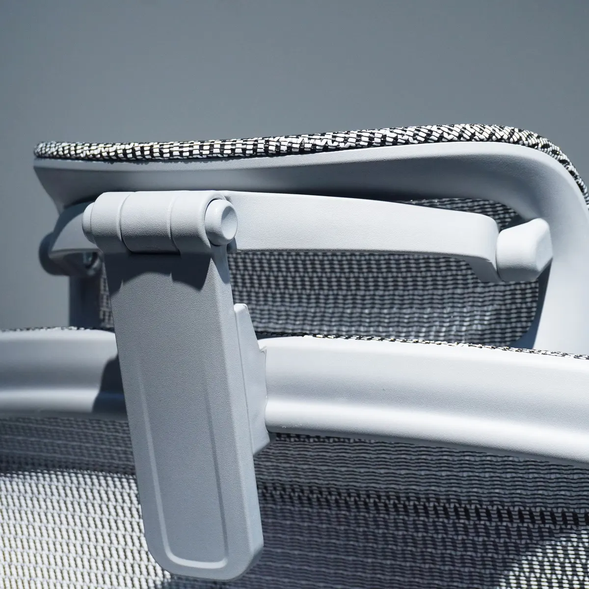 Headrest Rear Bracket Detail
