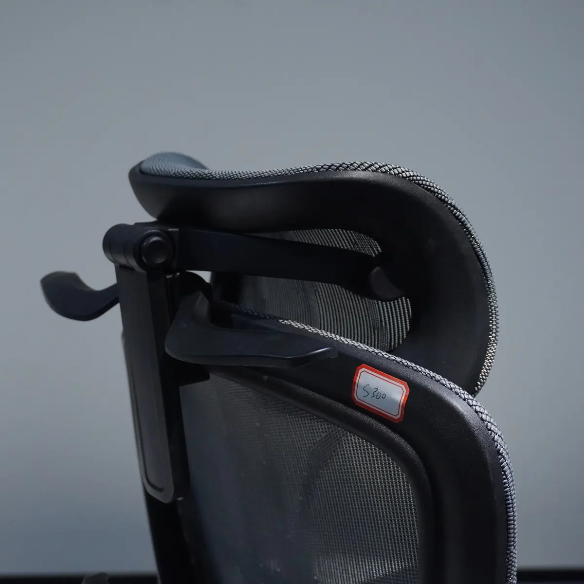 Headrest Side Label Plate Detail