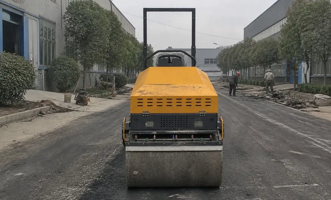 Builds stable asphalt lanes in industrial areas while maintaining controlled coverage.