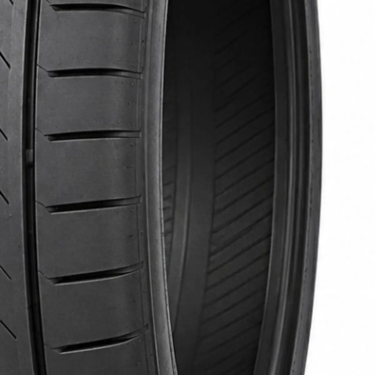 275/50ZR20-พื้นผิวซับด้านใน