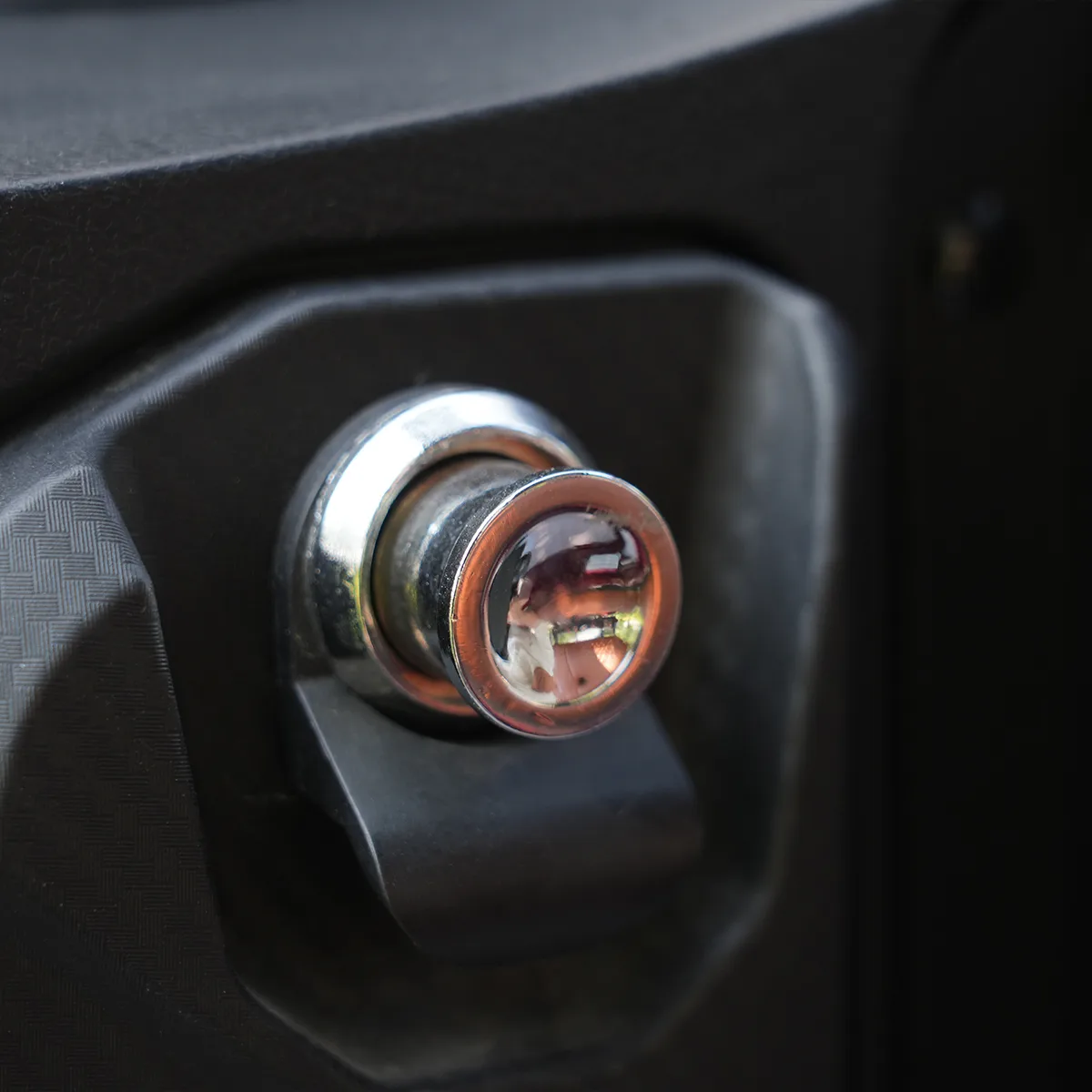 KPL G2 2-GB – Detail View – One-Touch Start Ignition Switch