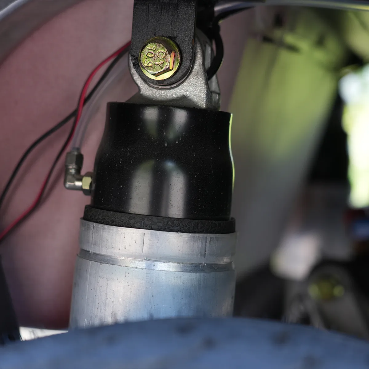 KPL G2 2-GB – Detail View – Shock-Absorbing Hydraulic Cylinder Details