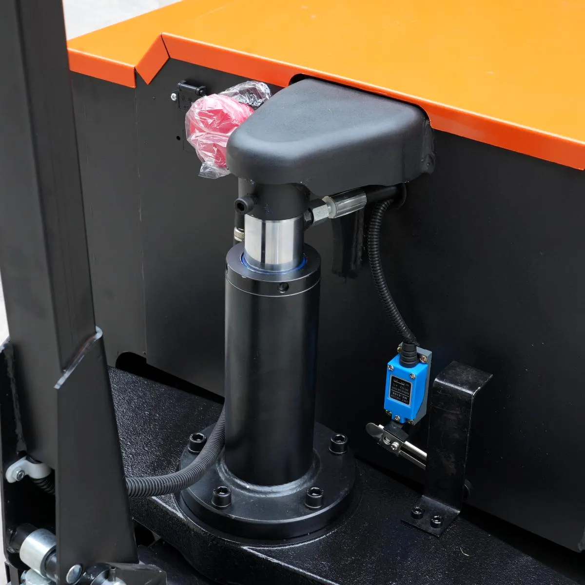 Lift Cylinder