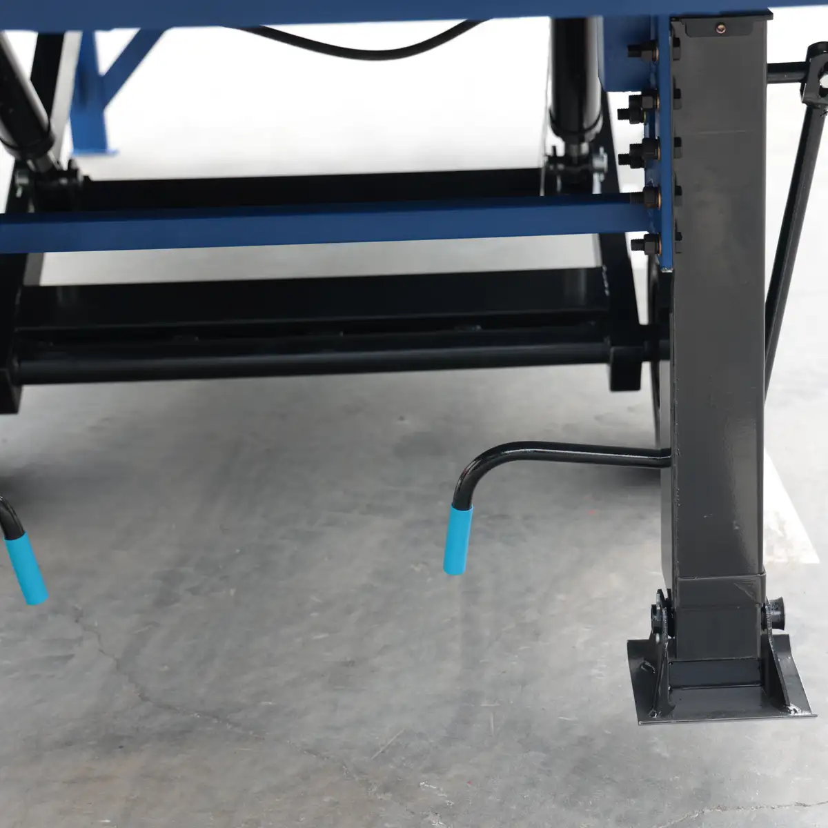Linked Support Leg Mechanism