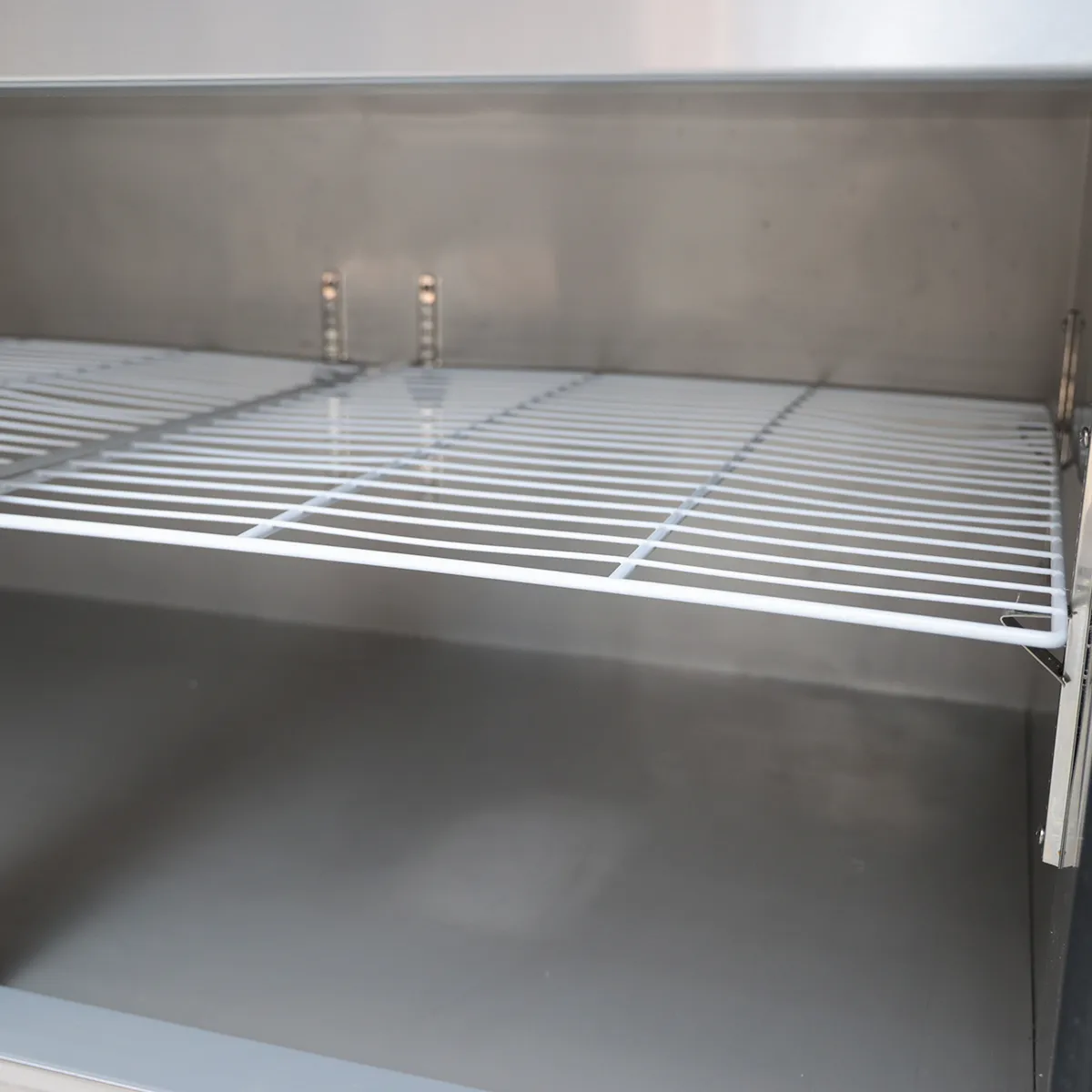 Scompartimento di stoccaggio refrigerato inferiore
