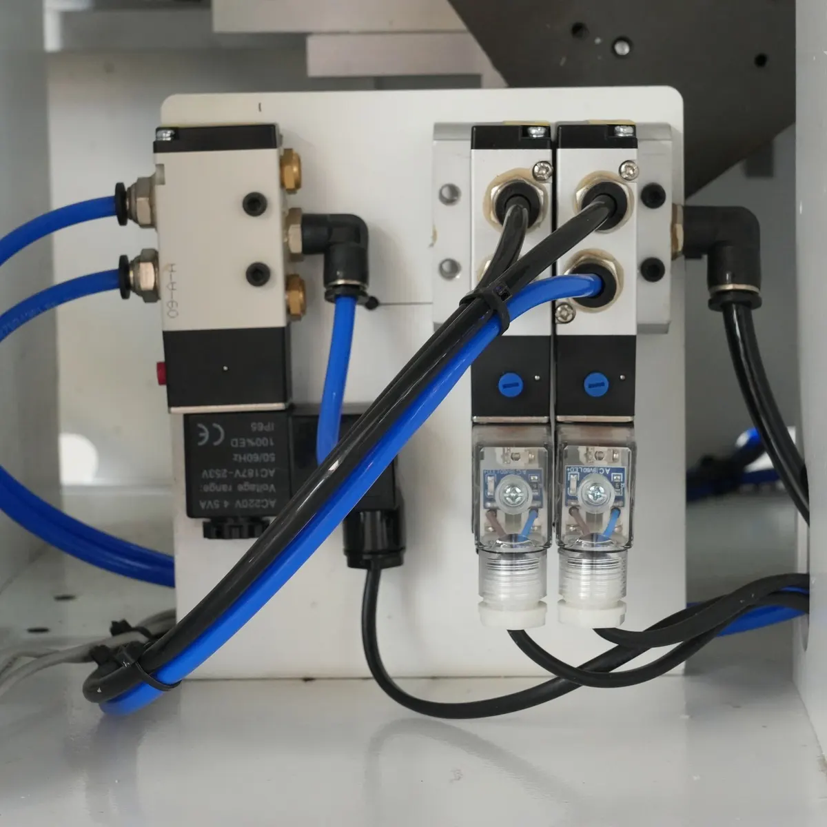 Perakitan kontrol pneumatik