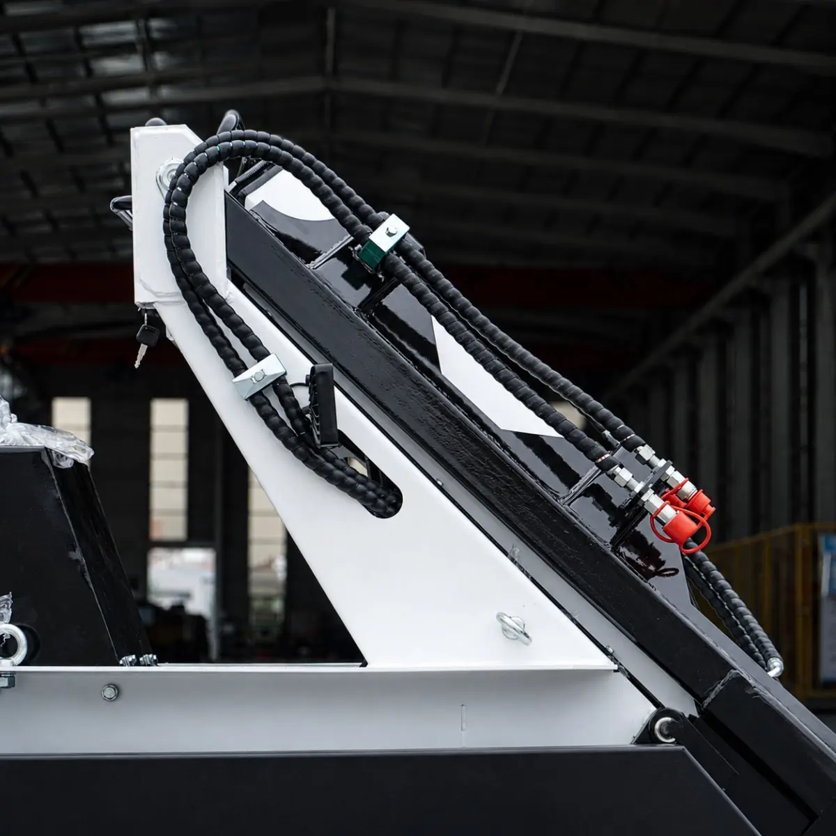 QL-500W (Branco)-Detalhes-Linhas Hidráulicas do Braço de Elevação