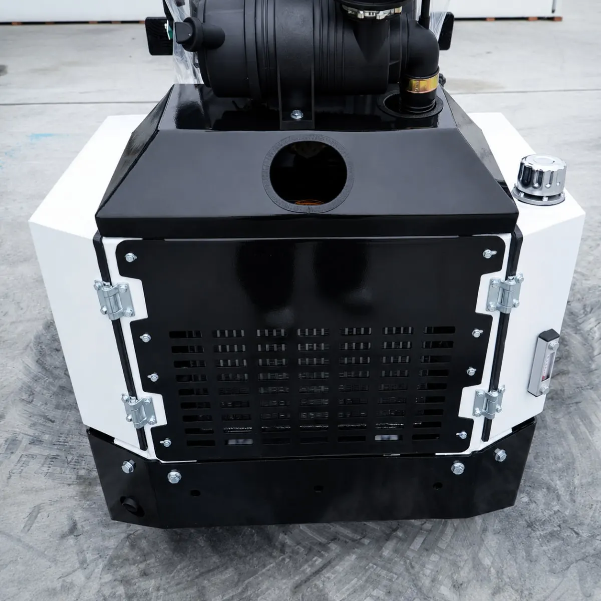 QL-500W (Branco)-Detalhes-Grelha de Refrigeração da Cabine