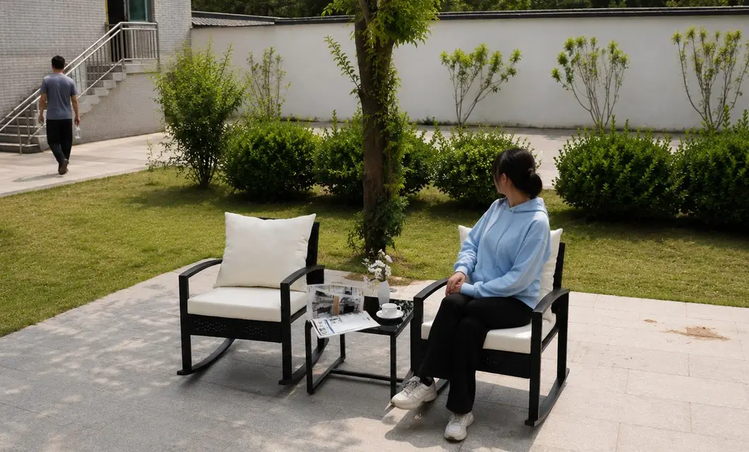 Tranquillo Comfort Under Greenery per cene all'aperto rilassate, conversazioni e riposo.
