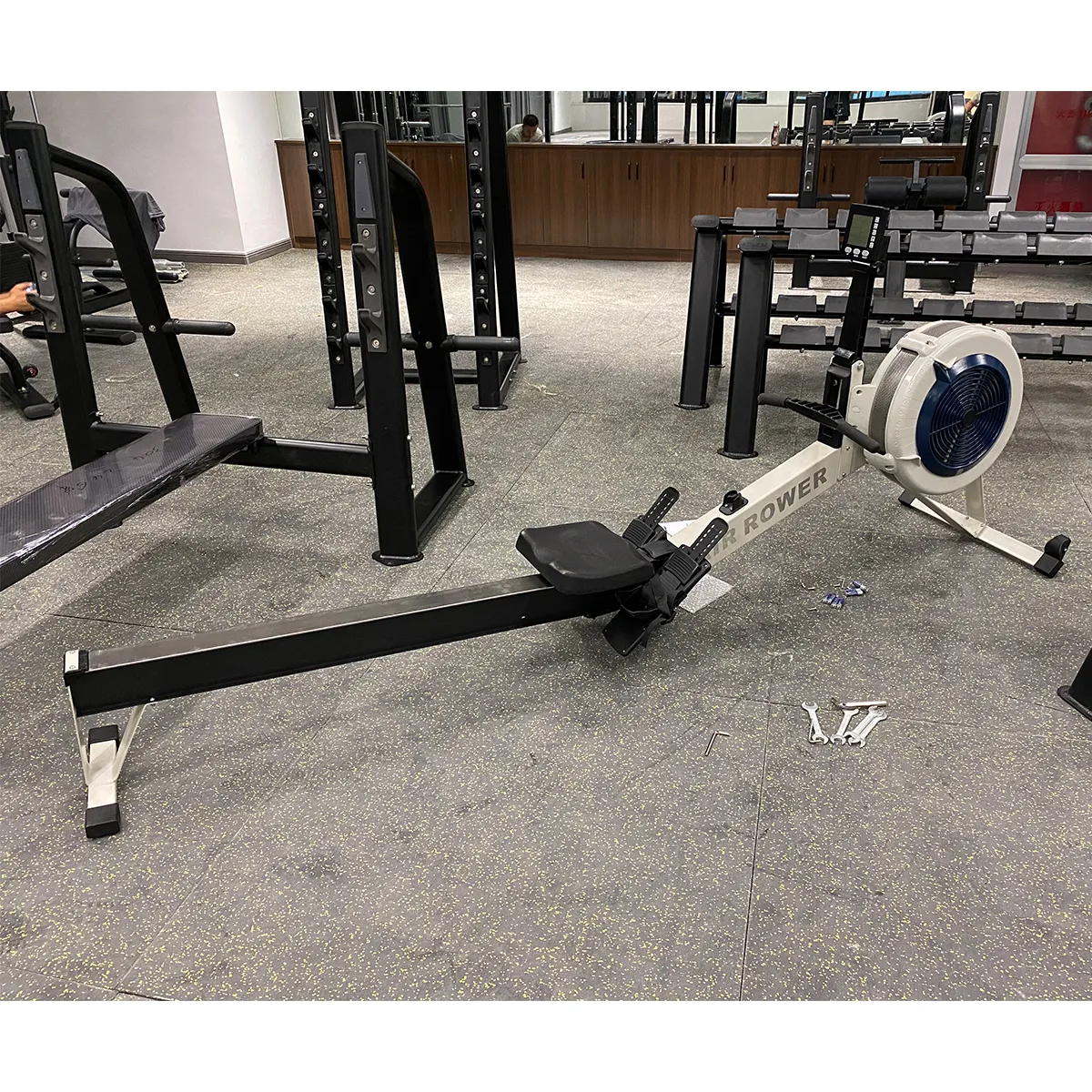 R01 wind-resistance rowing machine – real-shot photo – white, right front side