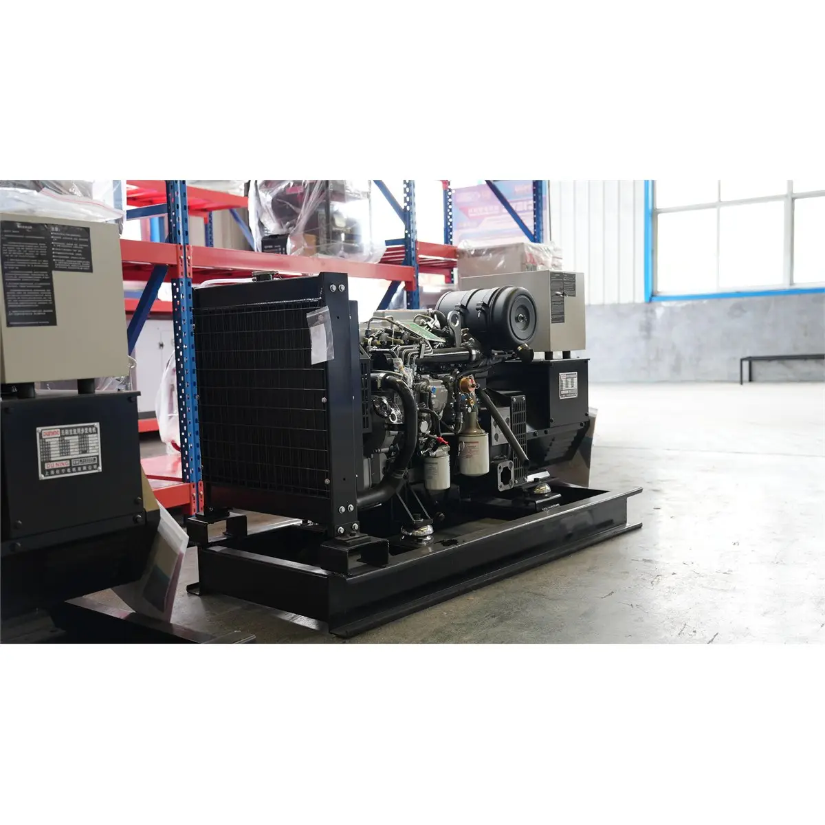 Tampilan kiri depan ujung Radiator
