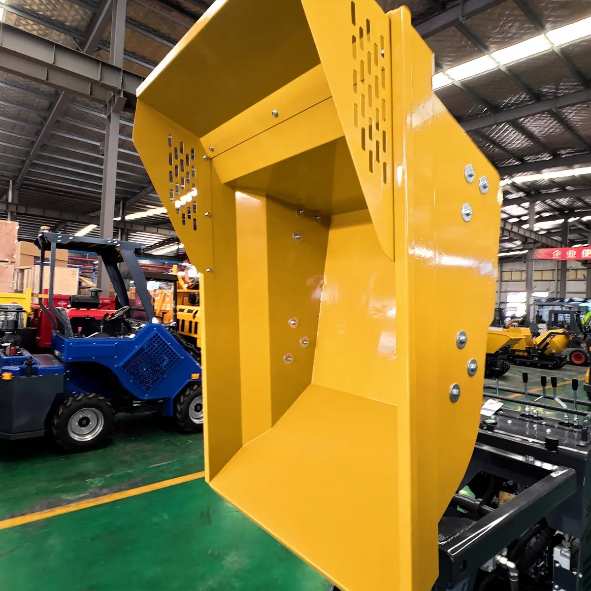 Raised-Dump-Hopper