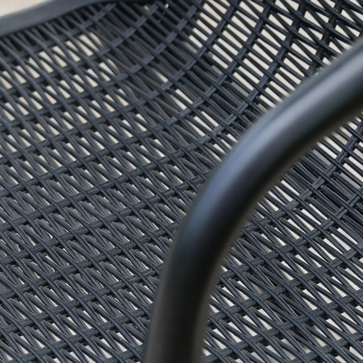 Rear-Curved-Leg