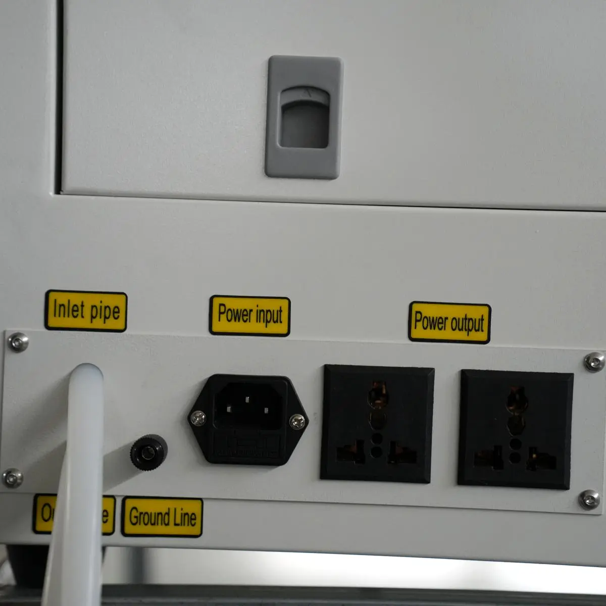 Hinten Strom-und Luft verbindungen