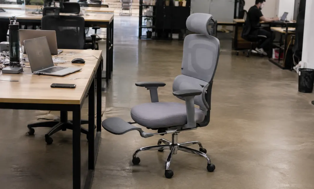 Reclining comfort near team desks