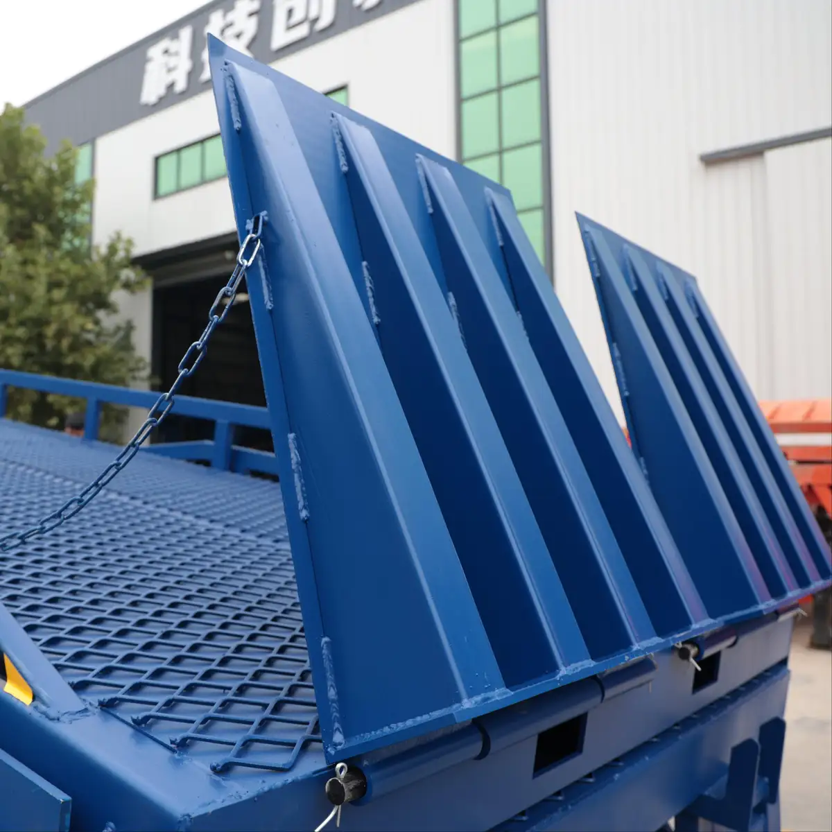 Reinforced Folding Tail Plates