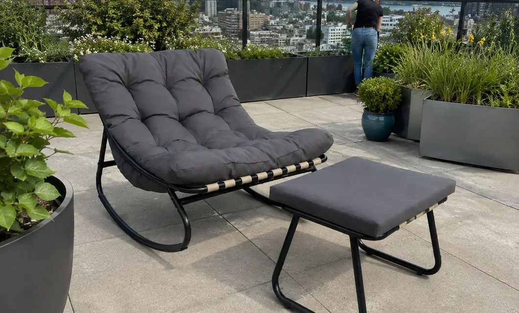 Relaxed Rooftop Rocking Retreat for Open-Air Reading