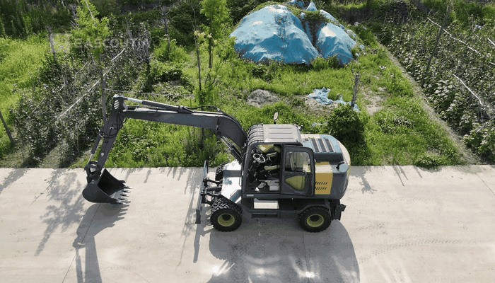 7839mm Maximum Digging Height